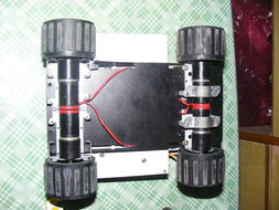 跨界創(chuàng)新 工程師打造太陽能驅(qū)動、Wi-Fi與3G雙控的舵輪機(jī)器人